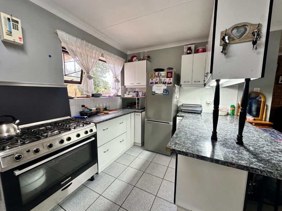 3 Bedroom Property for Sale in Denneoord Western Cape